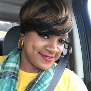 Meet your Posher, Deeunta